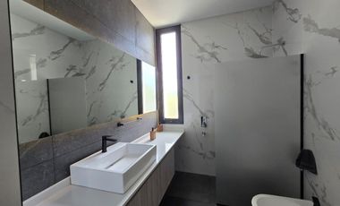 Venta Moderna Casa en La Vacherie, Mendoza