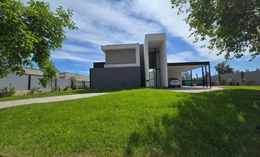 Venta Moderna Casa en La Vacherie, Mendoza