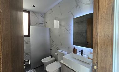 Venta Moderna Casa en La Vacherie, Mendoza