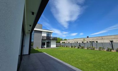 Venta Moderna Casa en La Vacherie, Mendoza