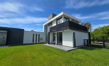 Venta Moderna Casa en La Vacherie, Mendoza