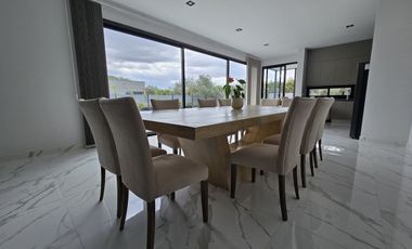 Venta Moderna Casa en La Vacherie, Mendoza