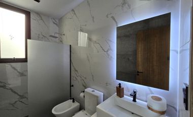 Venta Moderna Casa en La Vacherie, Mendoza