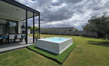 Venta Moderna Casa en La Vacherie, Mendoza
