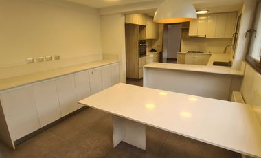 Casa en arriendo en LAS CONDES