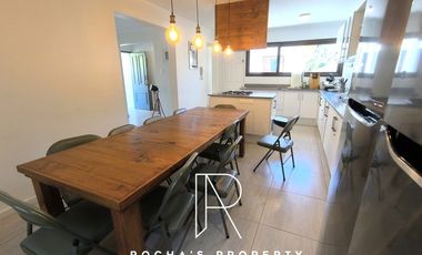 Casa en Arriendo en CASA AMOLADA LAS CONDES 5D+4B+4E+BG