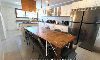 Casa en Arriendo en CASA AMOLADA LAS CONDES 5D+4B+4E+BG