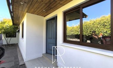 Casa en Arriendo en CASA AMOLADA LAS CONDES 5D+4B+4E+BG