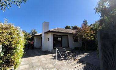 Casa en Arriendo en CASA AMOLADA LAS CONDES 5D+4B+4E+BG