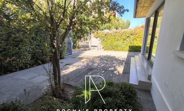 Casa en Arriendo en CASA AMOLADA LAS CONDES 5D+4B+4E+BG