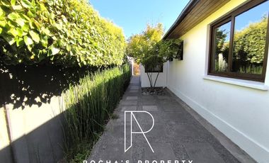 Casa en Arriendo en CASA AMOLADA LAS CONDES 5D+4B+4E+BG