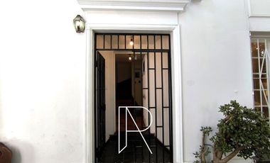 Casa en Arriendo en CASONA AMOLADA EN PROVIDENCIA TODO INCLUIDO 4D+1DS+3B+1E
