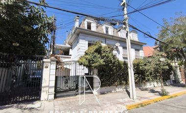 Casa en Arriendo en CASA AMOLADA EN PROVIDENCIA 6D+2DS+3B+1E+BG