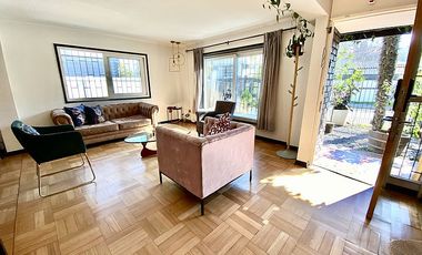 Casa en Arriendo en HERMOSA CASA AMOBLADA 3D+SERVICIO/2.5B/ E