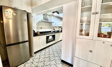 Casa en Arriendo en HERMOSA CASA AMOBLADA 3D+SERVICIO/2.5B/ E