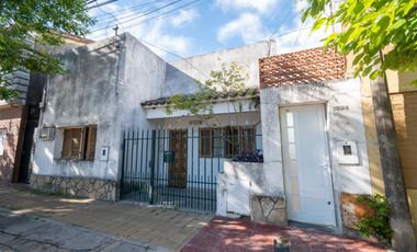VENTA CASA DE 3 DORM Y PATIO EN CANDIOTI NORTE
