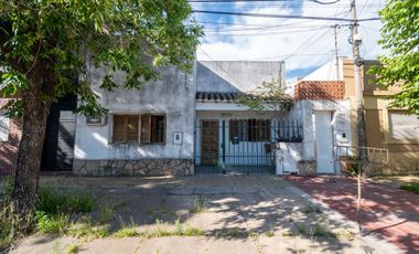 VENTA CASA DE 3 DORM Y PATIO EN CANDIOTI NORTE