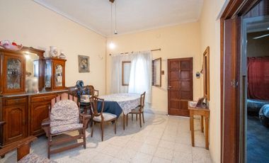 VENTA CASA DE 3 DORM Y PATIO EN CANDIOTI NORTE