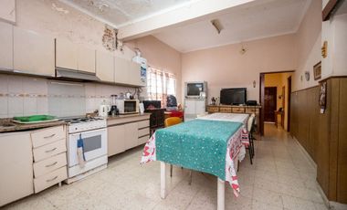 VENTA CASA DE 3 DORM Y PATIO EN CANDIOTI NORTE