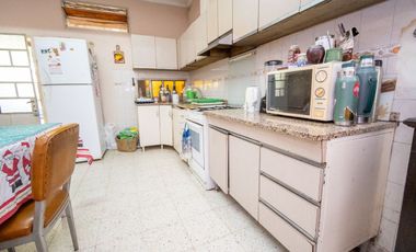 VENTA CASA DE 3 DORM Y PATIO EN CANDIOTI NORTE