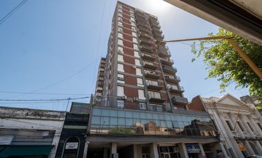 Depto 2 dorm con cochera en el centro