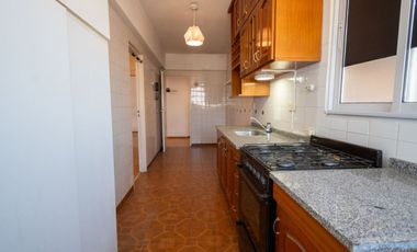 Depto 2 dorm con cochera en el centro