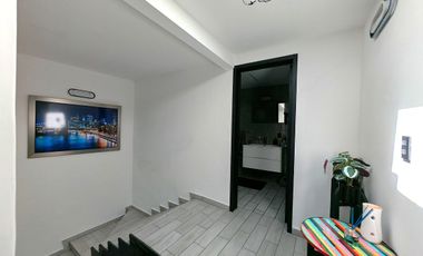 CASA REMODELADA EN MILITAR MARTE - LISTA PARA HABITAR