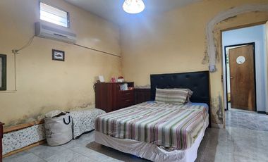 Casa 3 amb en venta en Lanús con cochera y patio