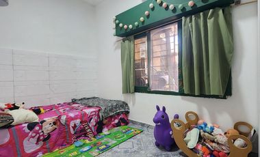 Casa 3 amb en venta en Lanús con cochera y patio