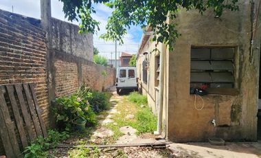 Casa 3 amb en venta en Lanús con cochera y patio