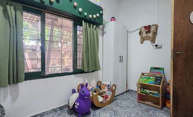 Casa 3 amb en venta en Lanús con cochera y patio