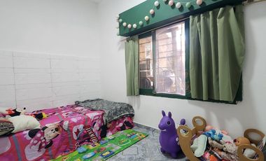 Casa 3 amb en venta en Lanús con cochera y patio