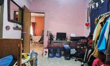 Casa 3 amb en venta en Lanús con cochera y patio