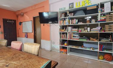 Casa 3 amb en venta en Lanús con cochera y patio