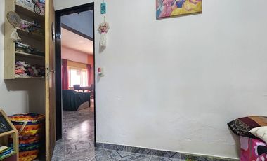 Casa 3 amb en venta en Lanús con cochera y patio