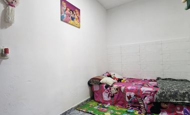 Casa 3 amb en venta en Lanús con cochera y patio