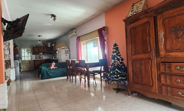Casa 3 amb en venta en Lanús con cochera y patio