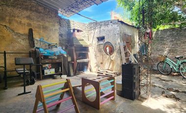 Casa 3 amb en venta en Lanús con cochera y patio