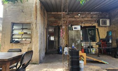 Casa 3 amb en venta en Lanús con cochera y patio