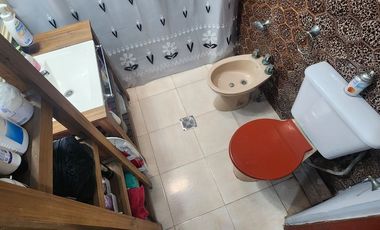 Casa 3 amb en venta en Lanús con cochera y patio