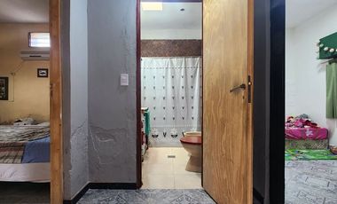 Casa 3 amb en venta en Lanús con cochera y patio