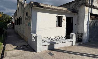 VENTA CASA 3 AMB CON PATIO Y COCHERA AVELLANEDA
