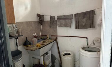 VENTA CASA 3 AMB CON PATIO Y COCHERA AVELLANEDA