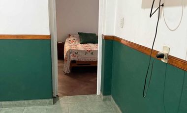 VENTA CASA 3 AMB CON PATIO Y COCHERA AVELLANEDA