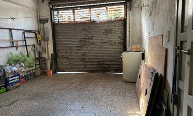 VENTA CASA 3 AMB CON PATIO Y COCHERA AVELLANEDA