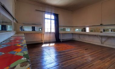 SE ARRIENDA CASA COMERCIAL, IDEAL PARA TALLER WORK CENTER