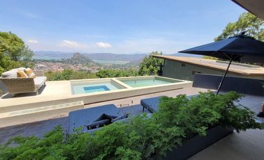 Casa de descanso en Valle de Bravo con espectacular vista al lago