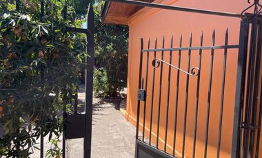 EXCELENTE CASA PARA 3 ESTUDIANTES  AMPLIO TERRENO COMPARTIDO