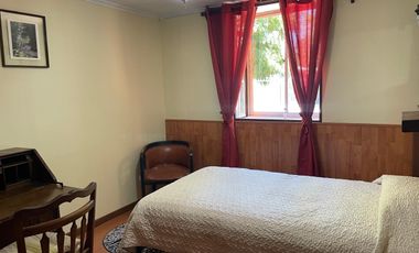 EXCELENTE CASA PARA 3 ESTUDIANTES  AMPLIO TERRENO COMPARTIDO