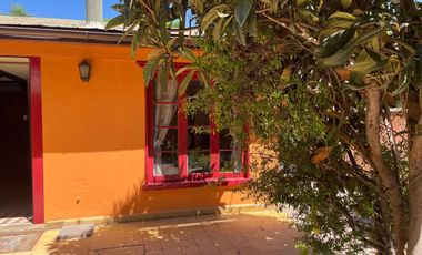 EXCELENTE CASA PARA 3 ESTUDIANTES  AMPLIO TERRENO COMPARTIDO